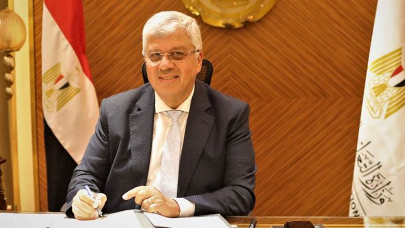 الدكتور أيمن عاشور