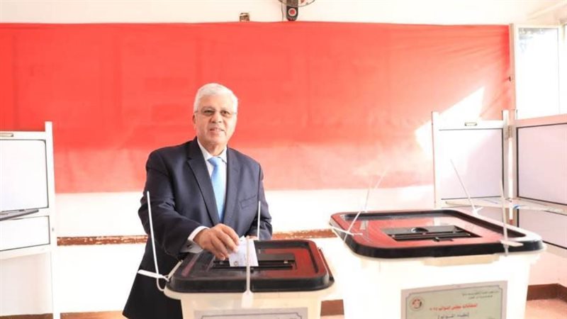 الدكتور أيمن عاشور