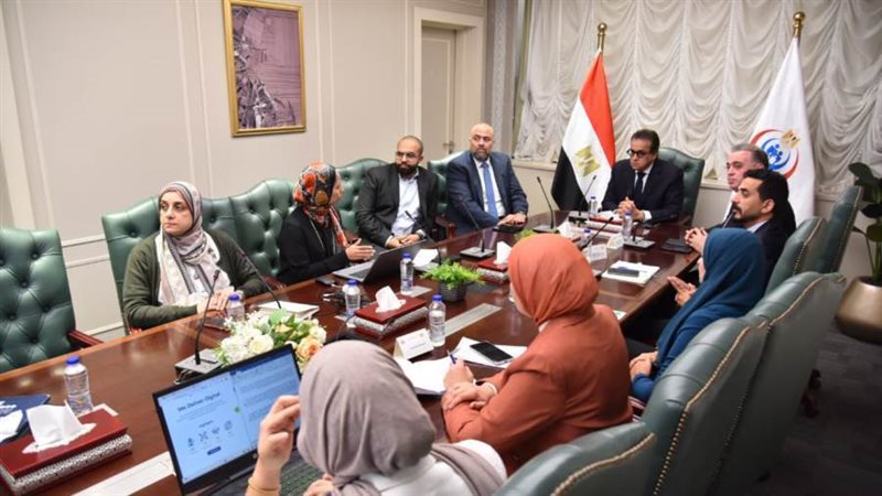 اجتماع وزير الصحة