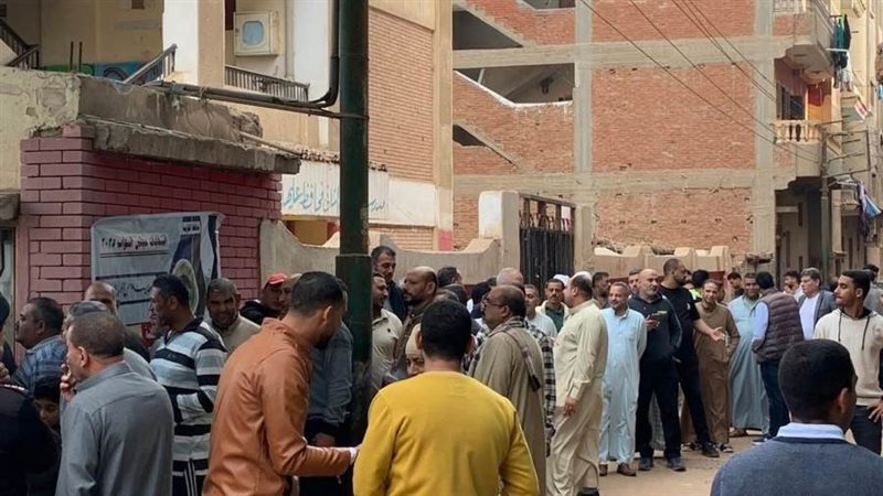 توافد الناخبين على