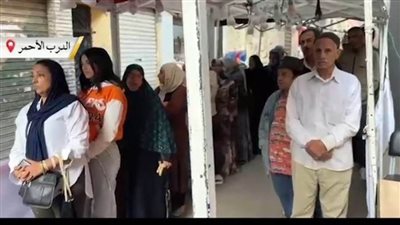  إقبال كبير للناخبين للإدلاء بأصواتهم بمنطقة الدرب الأحمر بالقاهرة 