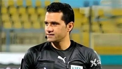 الحكم الدولي محمود البنا يعلن اعتزاله رسميًا بعد 24 عامًا في ملاعب كرة القدم