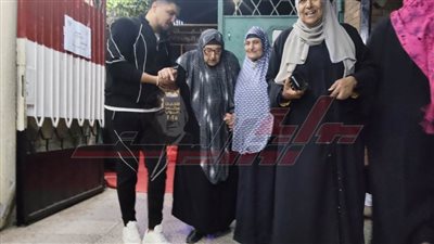 رغم تقدمها في العمر.. سيدة شرقاوية تُدلي بصوتها بانتخابات النواب