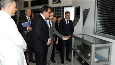 وزير الصحة يزور مستشفى تركي رائد في إعادة تأهيل إصابات الحبل الشوكي والدماغ والتأهيل الروبوتي