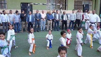 محافظ أسيوط يفتتح صالات الأنشطة المطورة بنادي غرب البلد ويكرم المواهب الرياضية بمكافآت مالية