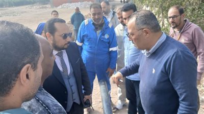 رئيس مياه القناة يتفقد خط سوق المفروشات وتوصيل المياه بمنطقة العنانية