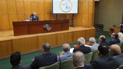 الوزير يجتمع مع 23 شركة لمصنعي الأتوبيسات والمركبات لاستعراض قدرات المصنعين المحليين