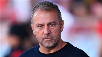 برشلونة يثق بشكل كامل في فليك رغم الأداء المقلق في دوري أبطال أوروبا