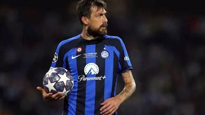 الهلال السعودي يسعى لضم أتشيربي مدافع إنتر ميلان