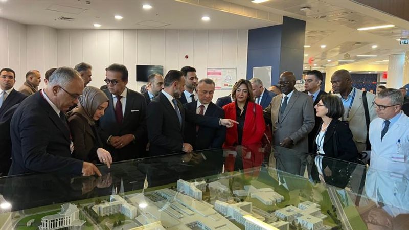 وزير الصحة يناقش