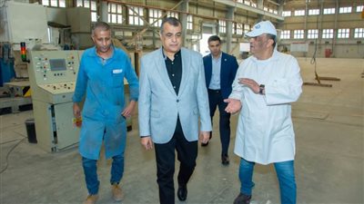 وزير الإنتاج الحربي يطمئن على سير العمل بـ