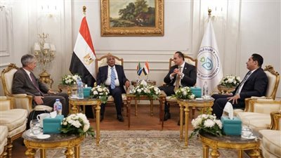 رئيس هيئة الرعاية الصحية يلتقي وزير صحة جنوب أفريقيا لتعزيز السياحة العلاجية