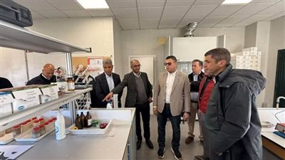 وزير الإسكان يواصل زيارته لمشروعات 