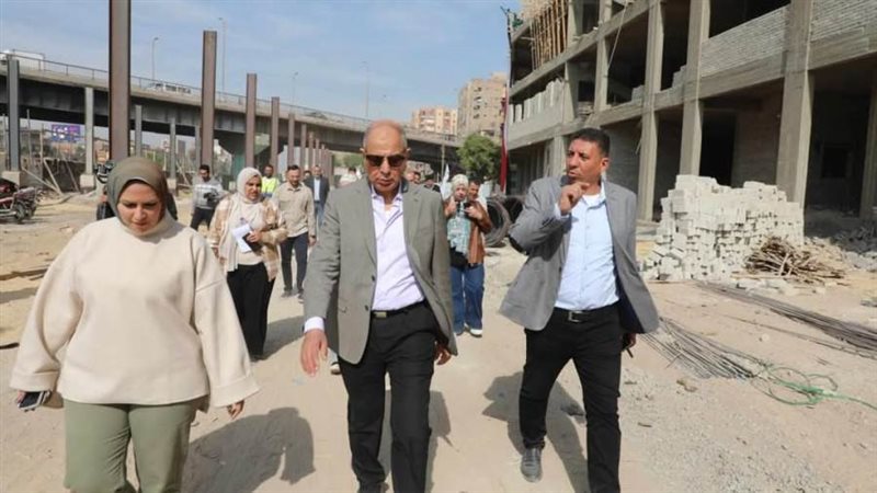 محافظ المنيا خلال