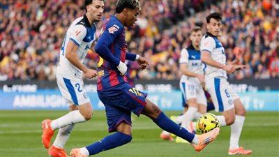 برشلونة يخطف عرش الليجا بفوز مثير أمام ألافيس