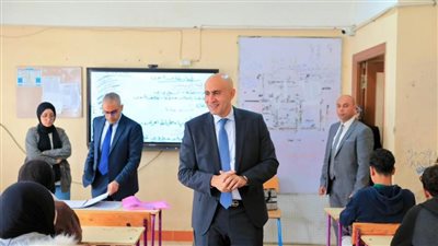 وزير التربية والتعليم يجري جولة مفاجئة بمدارس دمياط 