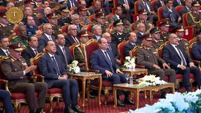 الرئيس السيسي يشاهد فيلمًا تسجيليًا يوثق مسيرة معرض إيديكس في نسخه الثلاث السابقة