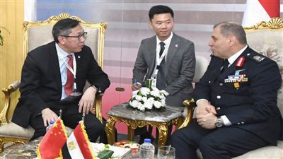 لقاءات ثنائية لقادة الأفرع الرئيسية للقوات المسلحة على هامش فعاليات اليوم الأول لـ