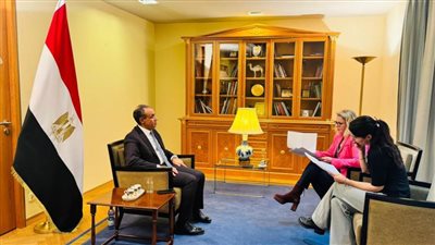 وزير الخارجية يستعرض في لقاء مع 