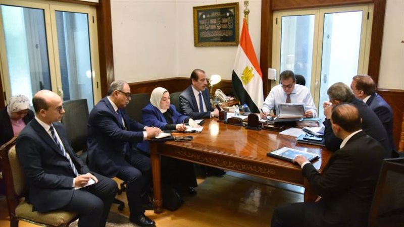 وزير الصحة خلال الاجتماع