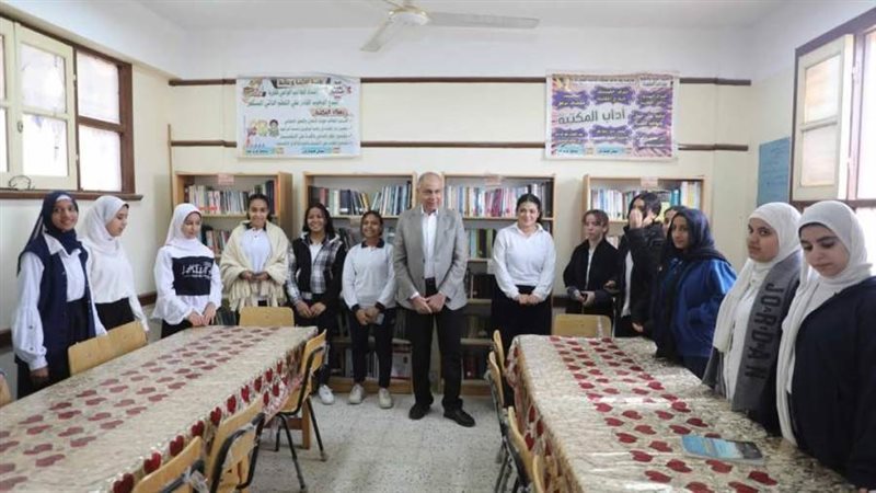 محافظ المنيا خلال