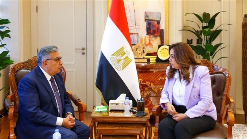 د.منال عوض تلتقي