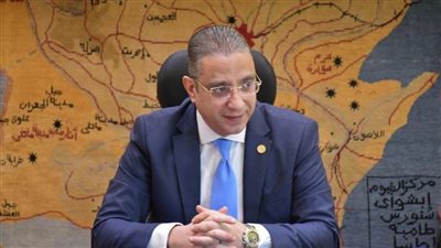 محافظ الفيوم يتابع أعمال لجان التصويت أمام الناخبين