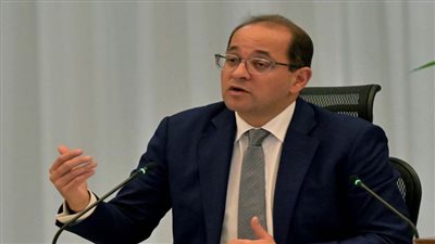 وزير المالية يعلن 