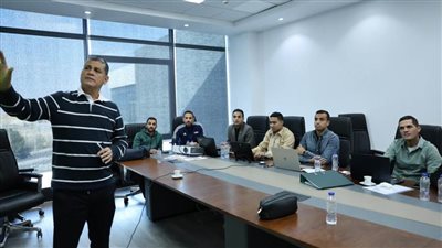 أوسكار رويز يعقد اجتماعًا فنيًا مع الحكام لمراجعة بعض الحالات 