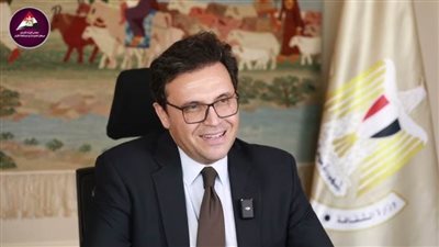 وزير الثقافة يتسلّم تقريرًا حول التعاون الثقافي مع متاحف قطر