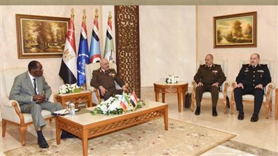   وزير الدفاع ورئيس الأركان يعقدان عددا من اللقاءات الثنائية في ختام 