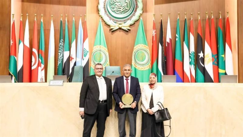 خلال تسلم أفضل جائزة