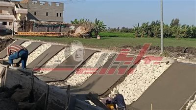 استمرار أعمال تبطين الترع بفوه في كفر الشيخ 