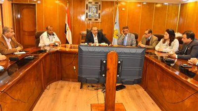 محافظ أسيوط يناقش مع المجلس التصديري تعزيز صادرات النباتات الطبية
