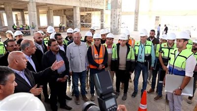 محافظ المنيا يستقبل نائب رئيس مجلس الوزراء للتنمية الصناعية لتفقد محطات ومسار القطار الكهربائي السريع