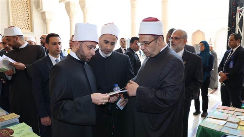 وزير الأوقاف خلال