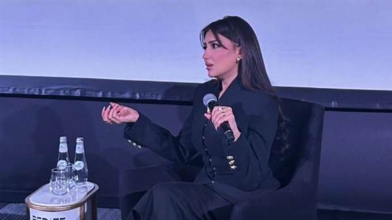 الفنانة مي عمر