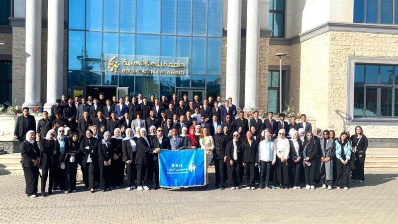 طلاب جامعة بنها الأهلية