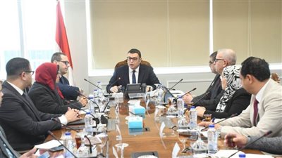 وزيرالإسكان يتابع العمل بهيئة المجتمعات العمرانية