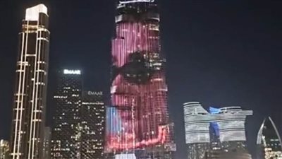 برج خليفة يضيء بصورة منى زكي في فيلم 