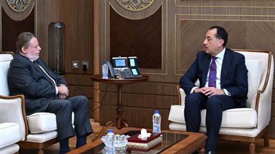 رئيس الوزراء يلتقي محافظ البنك المركزي لمتابعة جهود التنسيق المشترك