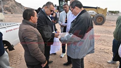 محافظ جنوب سيناء يتفقد ساحة انتظار النقل الثقيل بمدينة طابا