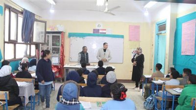 مدير مديرية تعليم الجيزة يحضر حصة دراسية لطلاب الصم والبكم بمنيل شيحة 