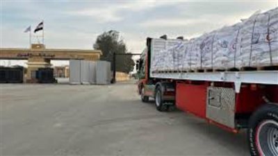 قافلة «زاد العزة» الـ91 تدخل إلى الفلسطينيين بقطاع غزة