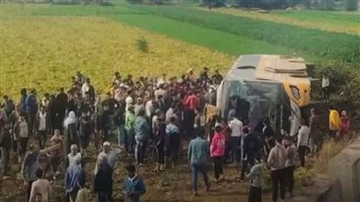  بالصور.. مصرع شخص وإصابة ثلاثة آخرين في انقلاب أتوبيس رحلات بالغربية 