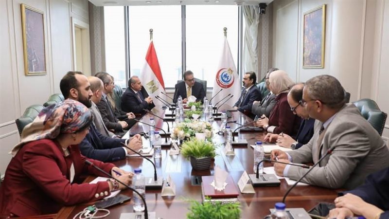 اجتماع وزير الصحة