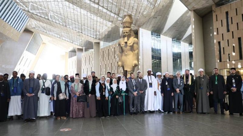 الوفد مع الوزير في