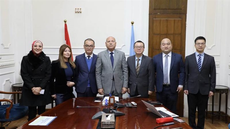 محافظ القاهرة يلتقى