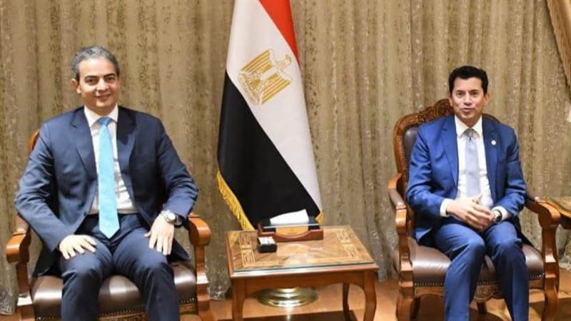 وزير الشباب ونقيب