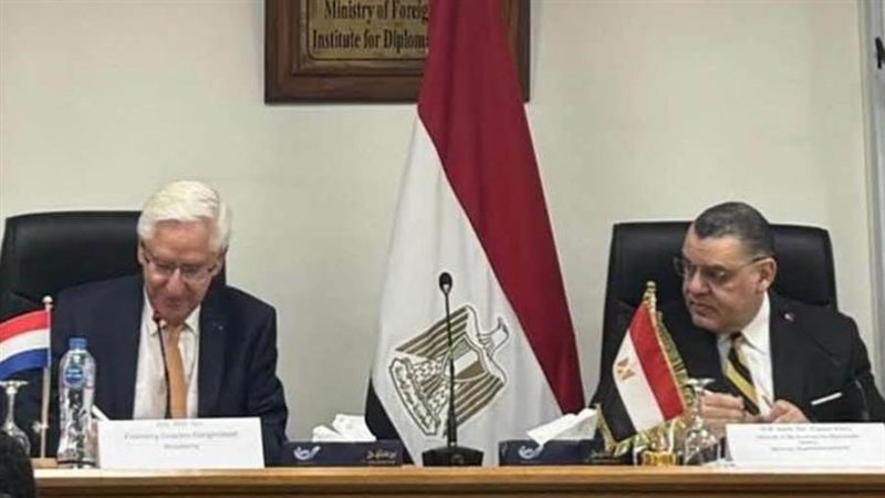 خلال توقيع التعاون